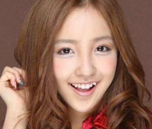 尖牙和虎牙的区别图片（怎样判断虎牙和尖牙图片）